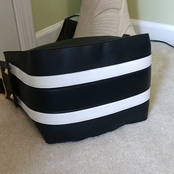 Hand bag - Picture 3 of 5